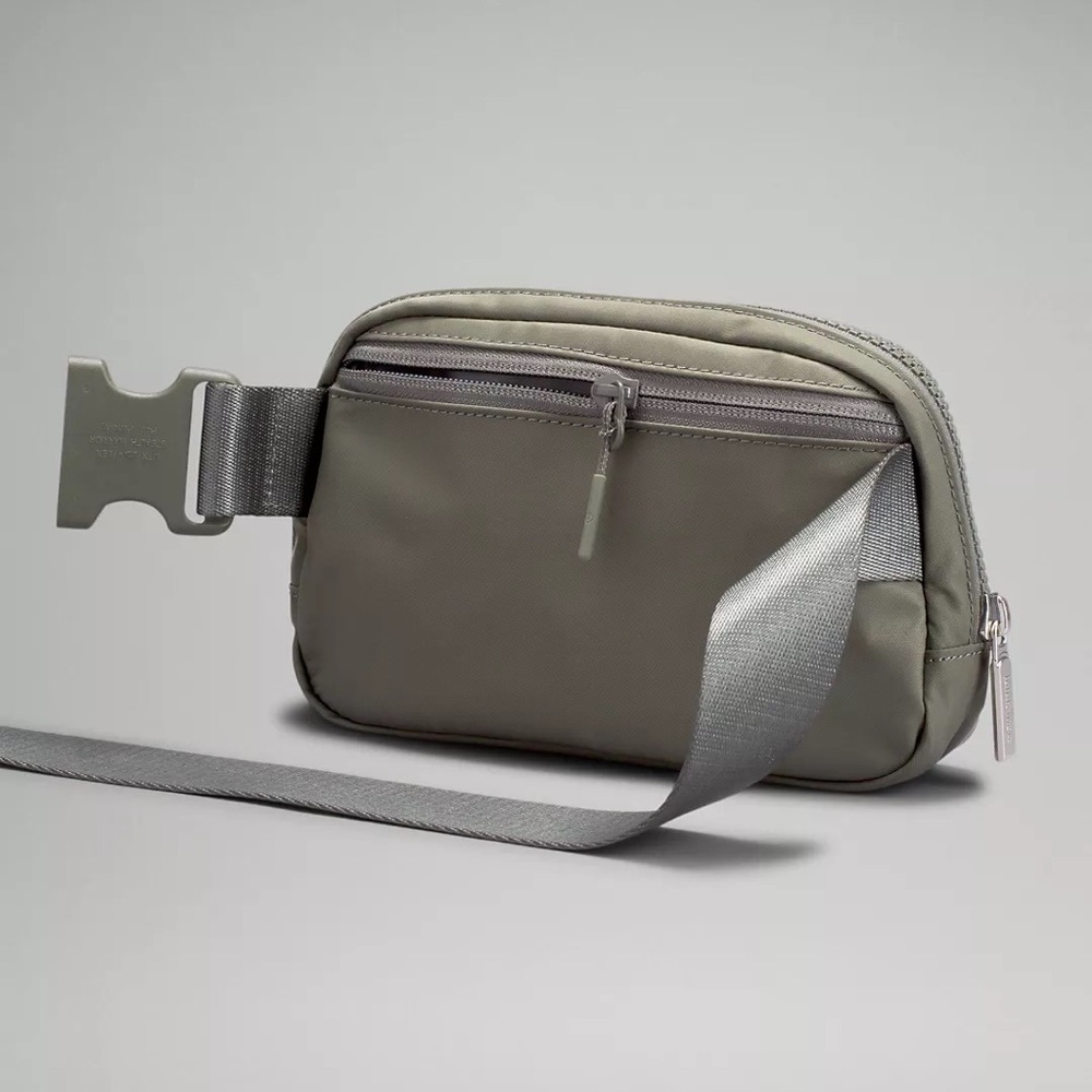 🌿NWT Lululemon Everywhere Belt Bag - Picture 3 of 5
